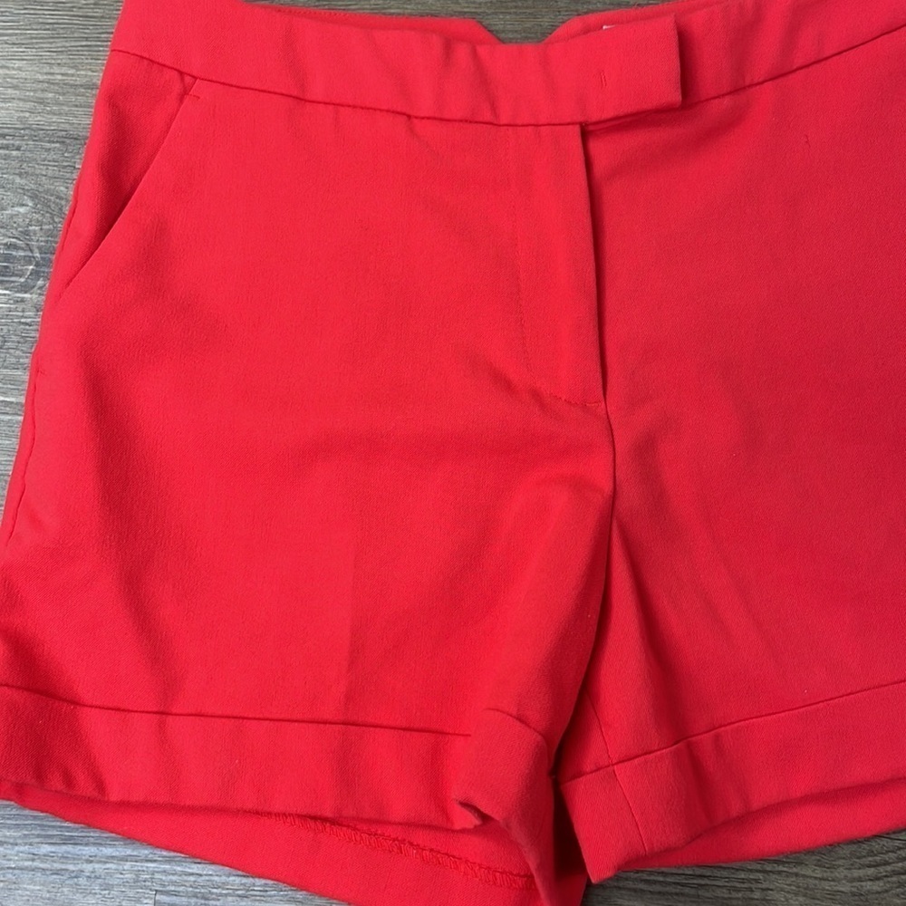 H&M Women’s Mid Rise Red Shorts, size 4 - Picture 8 of 10